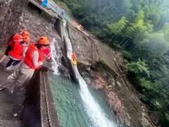 -安吉龙王山峡谷漂流