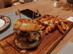洛杉矶双重车达芝士牛肉汉堡-J·one Bistro吉萬酒厨·牛排