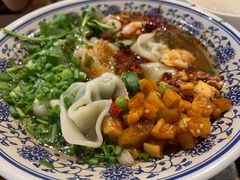 -爆炸头阿姨小四川正宗川味小吃(无任何分店)