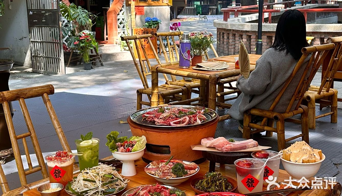 感受一下重庆人的松弛感，院坝烤肉！！！