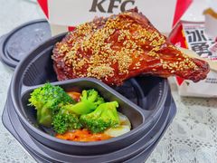 芝麻满满脆皮大鸡腿饭-肯德基(平江新城店)