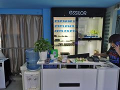 -提一眼镜·蔡司·依视路(小寨店)