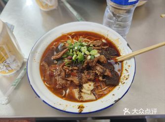 啊啊啊，襄阳牛肉面真的好麻呀， 吃了几口嘴唇已经酥酥