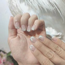 -花岐款式专研健康美甲沙龙