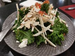 羽衣甘蓝苹果沙拉-WOLFGANG PUCK KITCHEN & BAR(迪士尼小镇店)