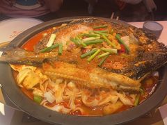 -鸣记脆皮烤鱼·海鲜烤鱼(三八广场店)