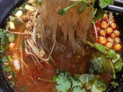 -爆炸头阿姨小四川正宗川味小吃(无任何分店)