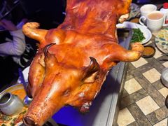 秘制脆皮烤乳猪-萨芭蒂高空花园餐酒吧