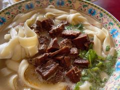 红烧牛肉刀削面-金杨拉面王小吃面馆·牛三宝面·红烧牛肉粉