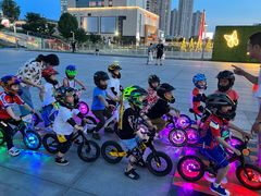 -Kiddo趣多儿童滑步车骑行会(宏泰广场店)