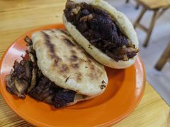 火烧夹肉-清真-戏楼王记牛肉面