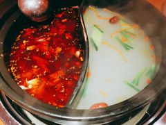 牛油骨汤鸳鸯锅-串门邻居串串火锅(云南南路店)