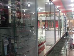 -朱师傅眼镜·蔡司·依视路·尼康(市先进店)