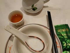 餐具摆设-稻香酒家·34年老字号·港式粤菜(侨光店)