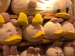 -名创优品(北京新中关购物中心地铁层店)