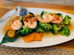 -Chom Cafe and Restaurant