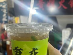 门口的柠檬茶-渝味黄姐火锅(黄泥村店)