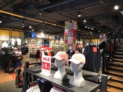 -阿迪达斯(百联徐汇商业广场运动旗舰店)