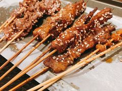 -何妹湿辣牛肉·粤式烧烤砂煲(桂雅路店)