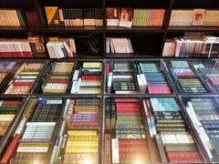 -钟书阁(松江泰晤士小镇店)