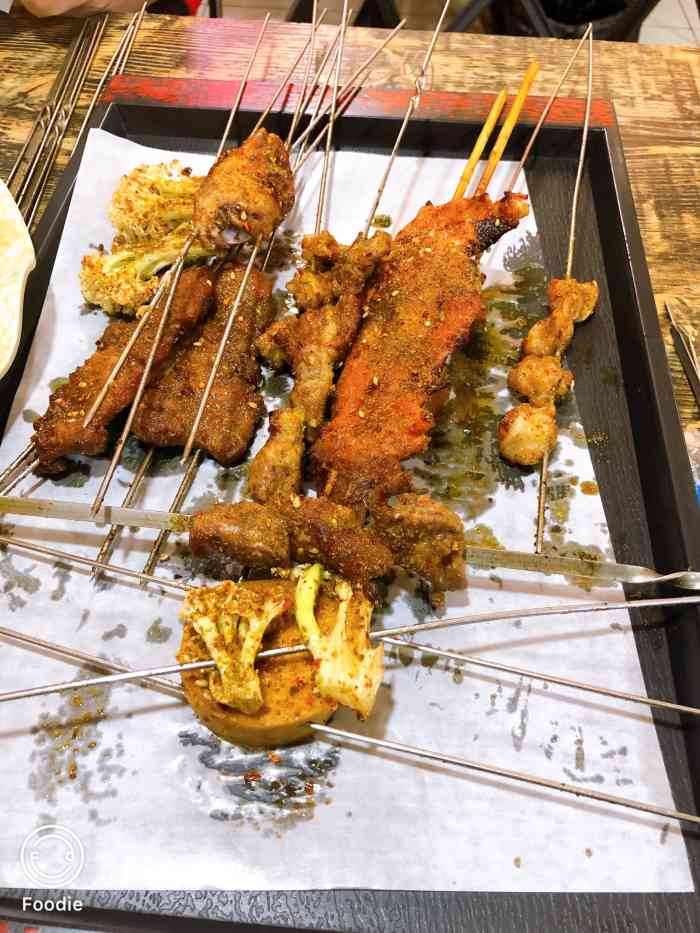 小胖子烧烤(真园店)-"家门口的小店,团的券,晚上7点半去的,外.