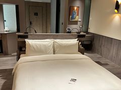 -上海虹桥中心爱琴海亚朵S酒店