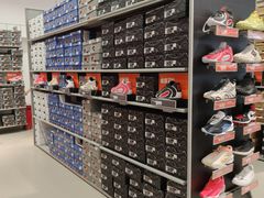 -NIKE上海青浦换季优惠店