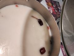-洪氏嗨捞·广东猪肚鸡·椰子鸡火锅(西咸万象城店)