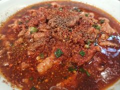 水煮肉片-川人川菜馆·小龙虾·鲜虾现做(黄山路店)