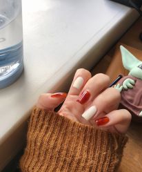 -花岐款式专研健康美甲沙龙