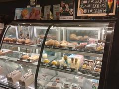 面包甜点陈列柜-星巴克(吉林财富广场店)