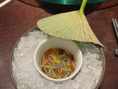 西湖莼菜蟹肉佐醋冻-杭州西子湖四季酒店·金沙厅