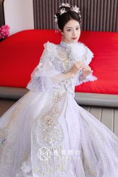 -曼青婚纱礼服馆