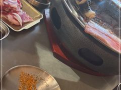 -围炉肉舍•炭烤活鳗•丹东海鲜烤肉(步行街店)