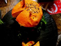 -HIGH FIVE哈福手工汉堡(桂林路店)