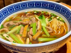 芹菜牛肉面-沪西老弄堂面馆(定西路店)