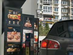-麦当劳(杨林得来速店)