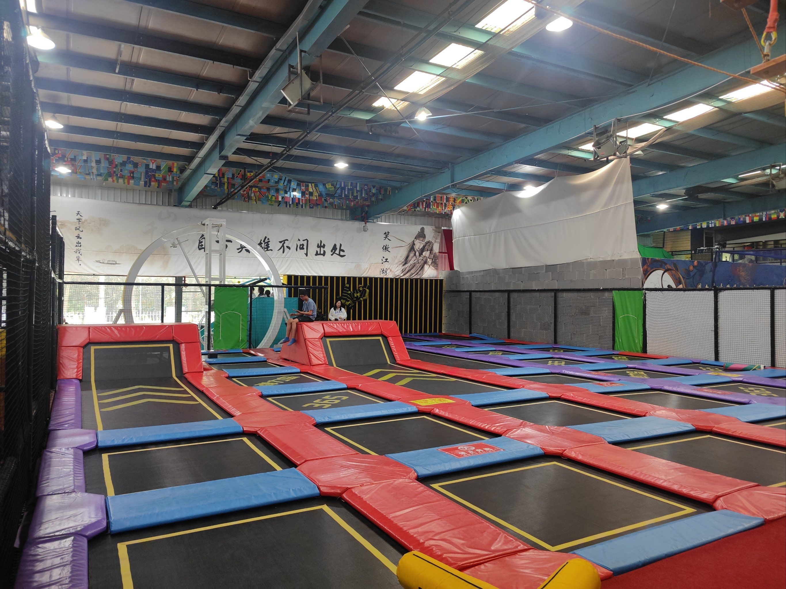 特别好玩特别大的蹦床公园
