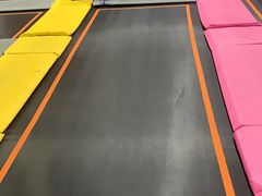 -嘿哟动霸CHUA·新潮玩运动娱乐中心·蹦床滑冰团建乐园