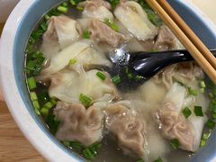 三鲜牛肉馄饨-老新隆牛肉锅贴(新街口店)