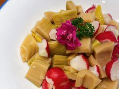 樱排萝卜拼竹笋块-解家河南菜(商鼎路店)