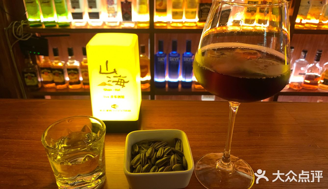 深夜放松一杯酒
