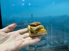 -亚洲国际大酒店·云顶阁旋转自助餐厅