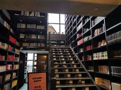 -钟书阁(松江泰晤士小镇店)