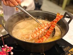 -鲜入围煮花胶鸡海鲜火锅