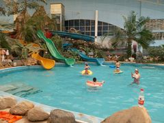 -龙脉温泉室内游泳馆