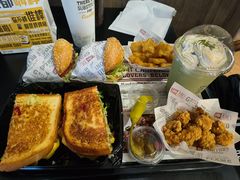 -The Habit Burger Grill 哈比特汉堡(世博店)