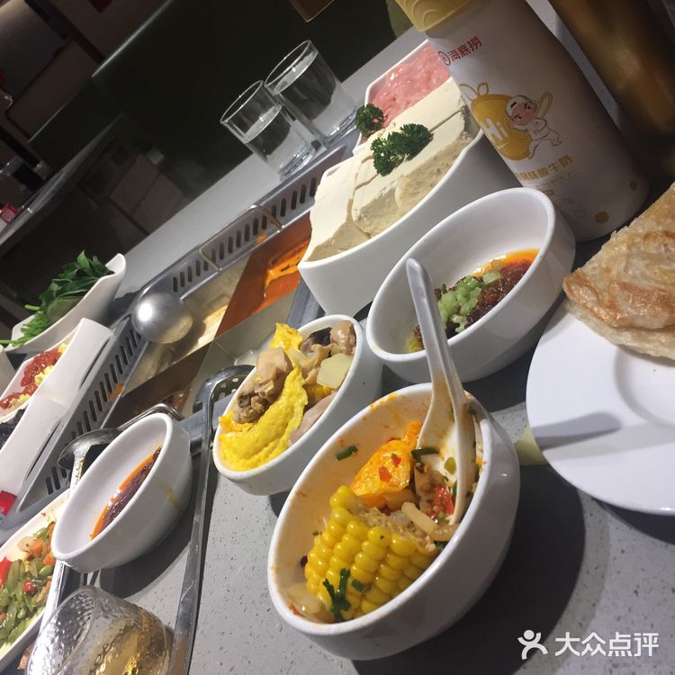 零食 给我，张秀芳小姐姐 拿来了，水果，赠送甜品