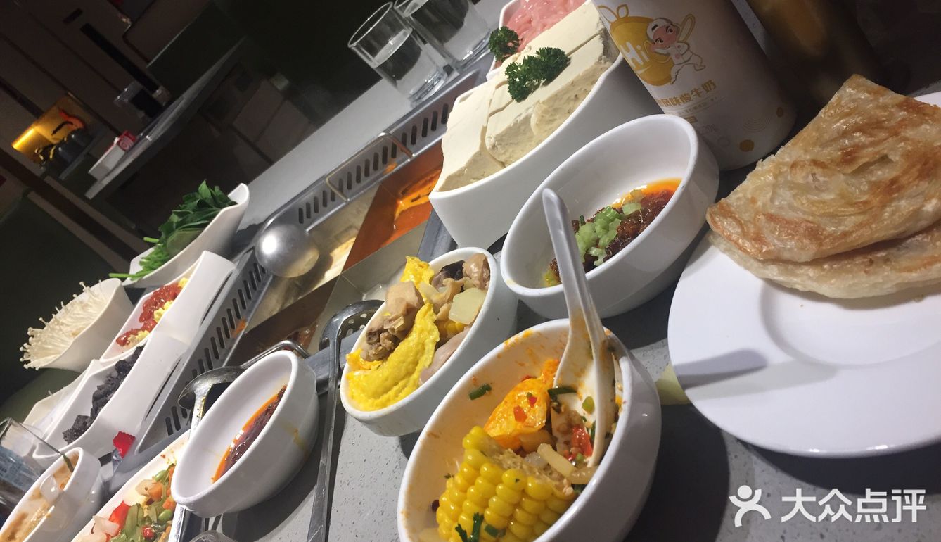 零食 给我，张秀芳小姐姐 拿来了，水果，赠送甜品