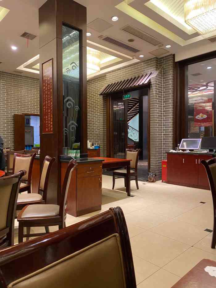 锦春大酒店(东关街店)-"住在东关街的葛园客栈,老板推荐了这里的早.